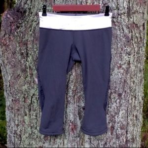 LULULEMON ATHLETICA Cropped Leggings Blk+Grey
